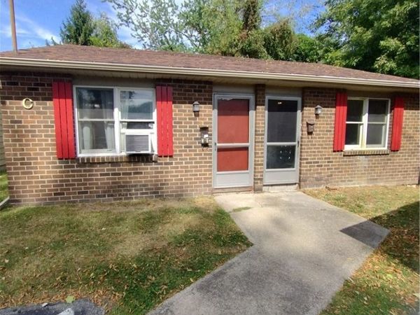 31 1/2 Elm Street , Unit C2, Struthers, OH 44471