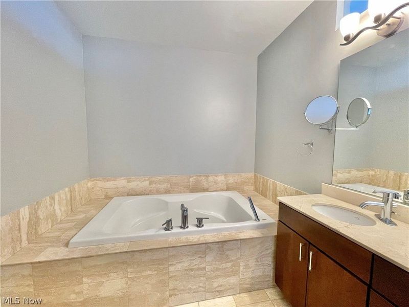 701 W Lakeside Avenue, Unit 1110, Cleveland, OH 44113 Photo 17