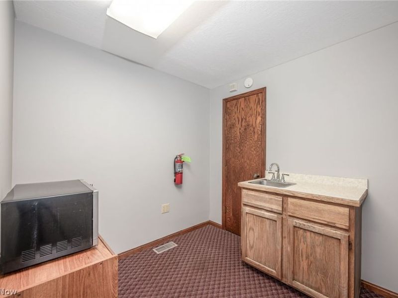 4222 State Route 43, Unit B, Kent, OH 44240 Photo 17
