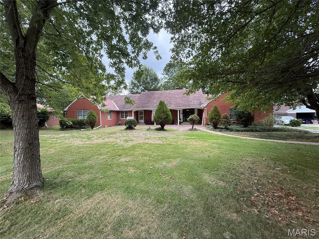 24 Weinel Drive , Fairview Heights, IL 62208 Main Photo