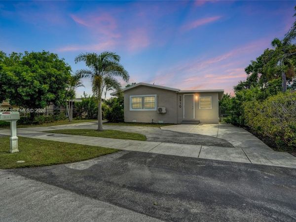 2910 NW 25th St , Fort Lauderdale, FL 33311