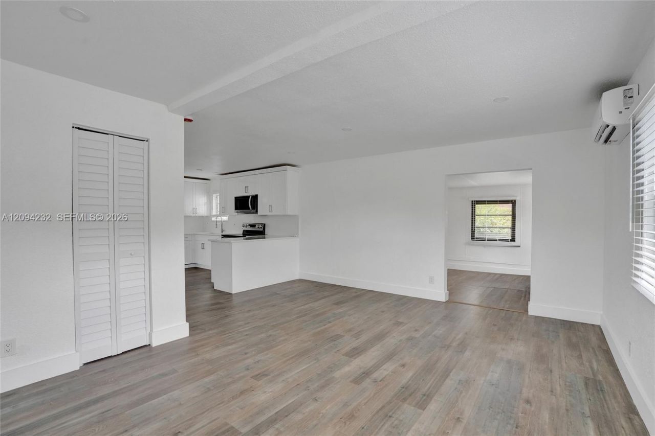 2910 NW 25th St, Fort Lauderdale, FL 33311 Photo