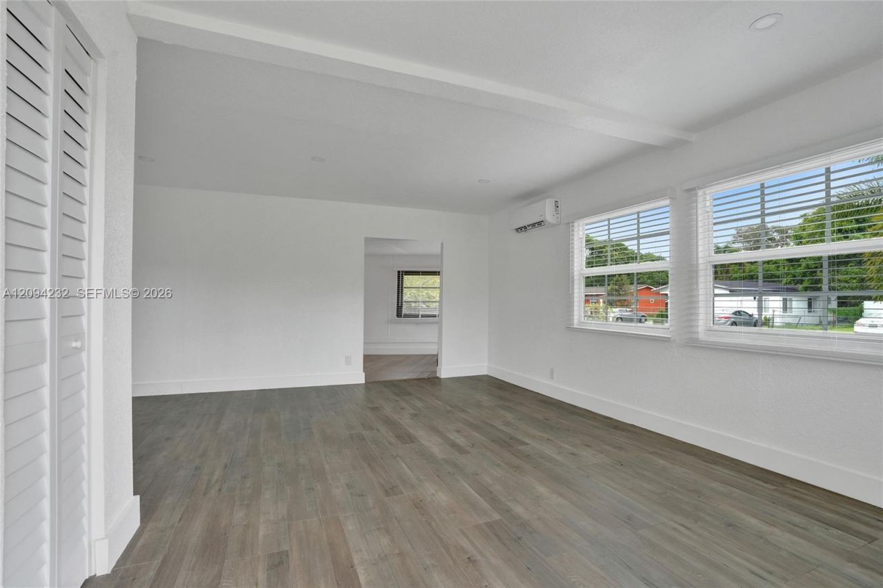 2910 NW 25th St, Fort Lauderdale, FL 33311 Photo