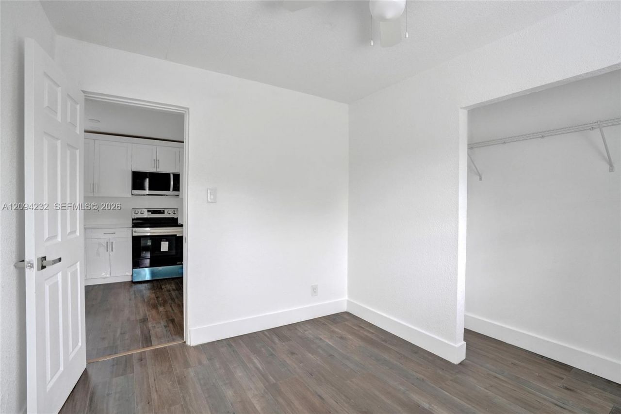 2910 NW 25th St, Fort Lauderdale, FL 33311 Photo