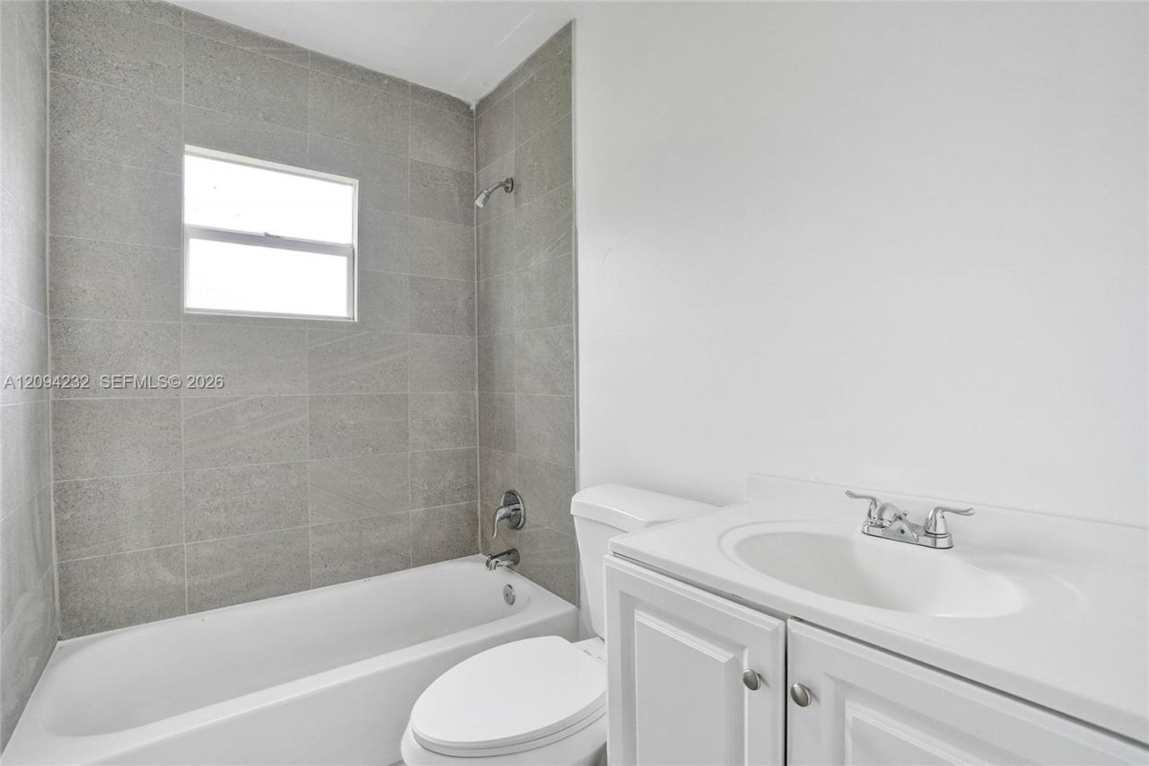 2910 NW 25th St, Fort Lauderdale, FL 33311 Photo