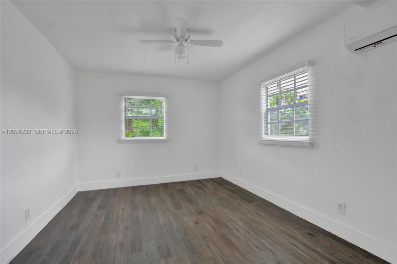 2910 NW 25th St, Fort Lauderdale, FL 33311 Photo