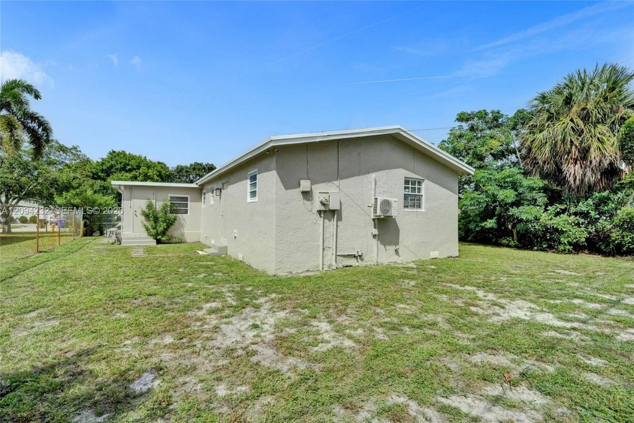 2910 NW 25th St, Fort Lauderdale, FL 33311 Photo