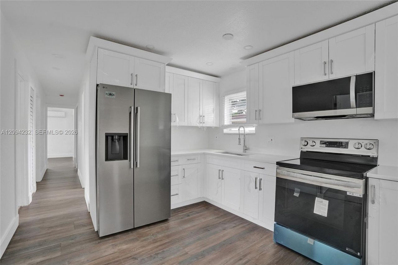 2910 NW 25th St, Fort Lauderdale, FL 33311 Photo