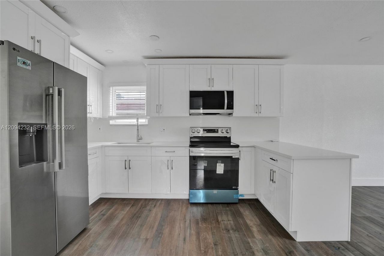 2910 NW 25th St, Fort Lauderdale, FL 33311 Photo