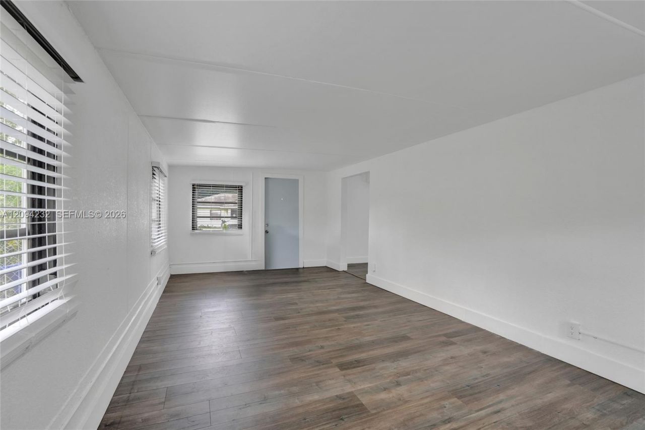 2910 NW 25th St, Fort Lauderdale, FL 33311 Photo