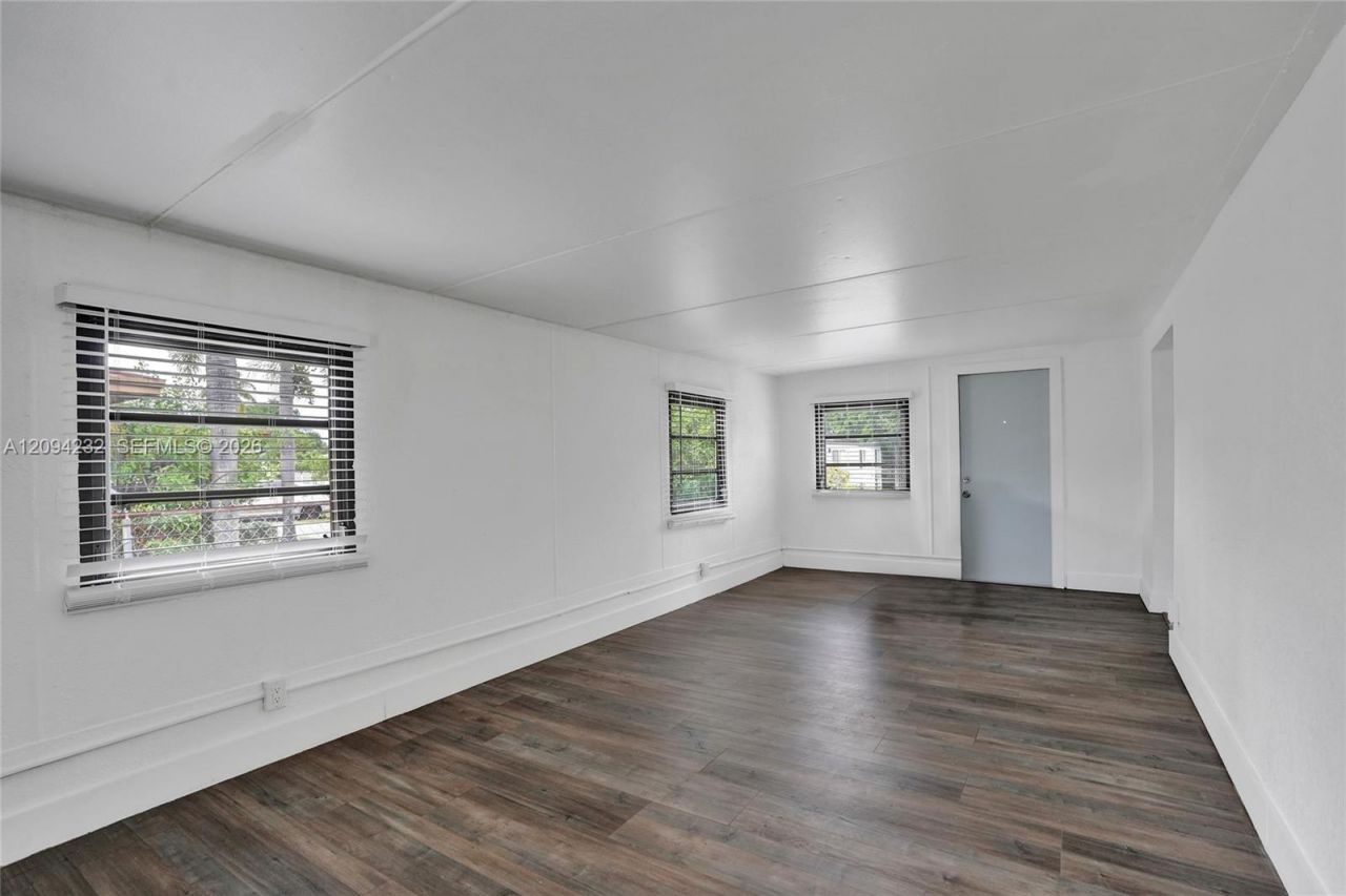 2910 NW 25th St, Fort Lauderdale, FL 33311 Photo