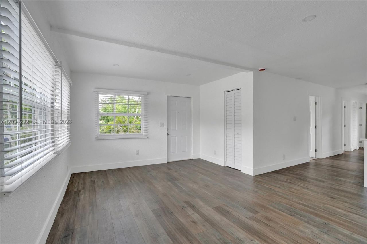 2910 NW 25th St, Fort Lauderdale, FL 33311 Photo