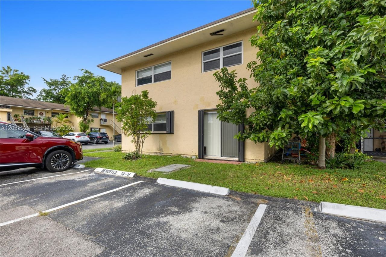 15619 SW 73rd Cir Ter , Unit 10-9, Miami, FL 33193 Photo