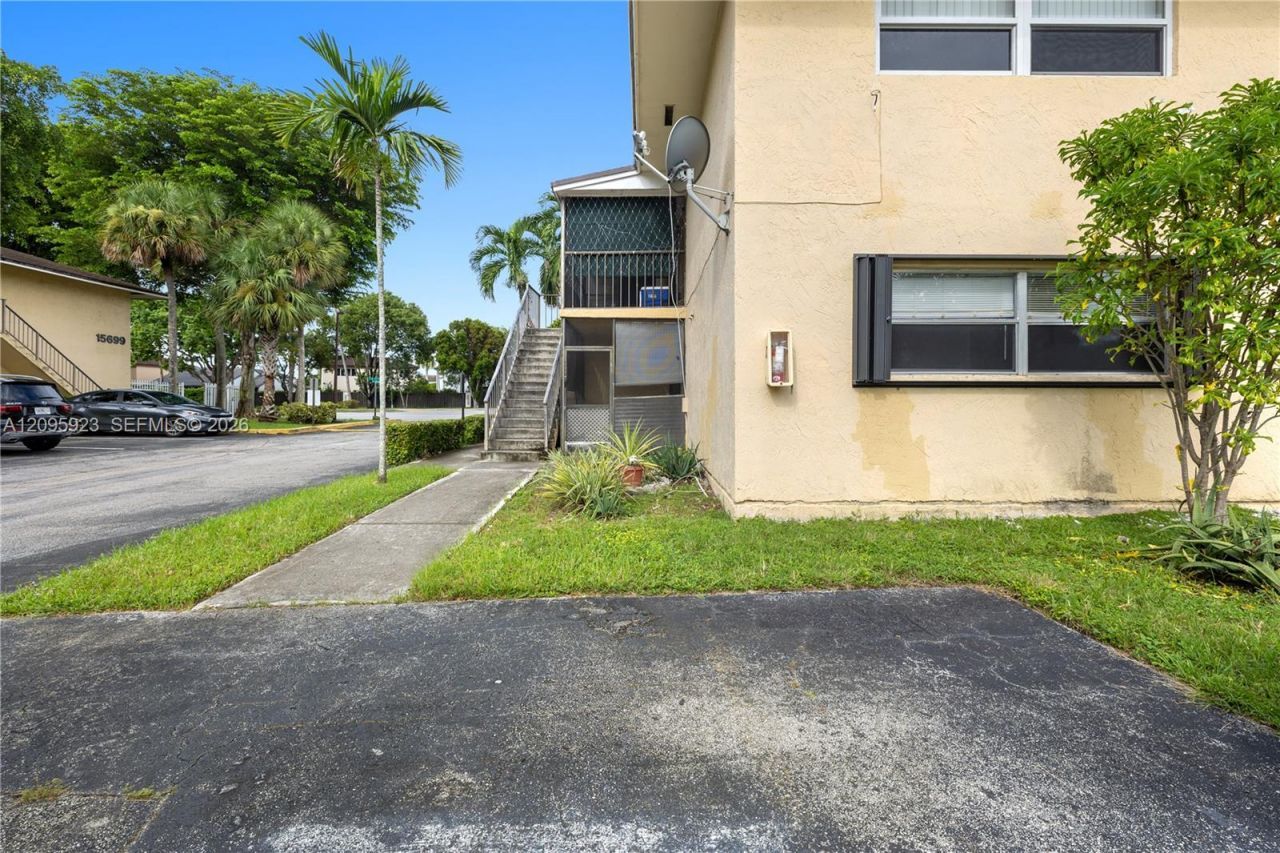 15619 SW 73rd Cir Ter , Unit 10-9, Miami, FL 33193 Photo