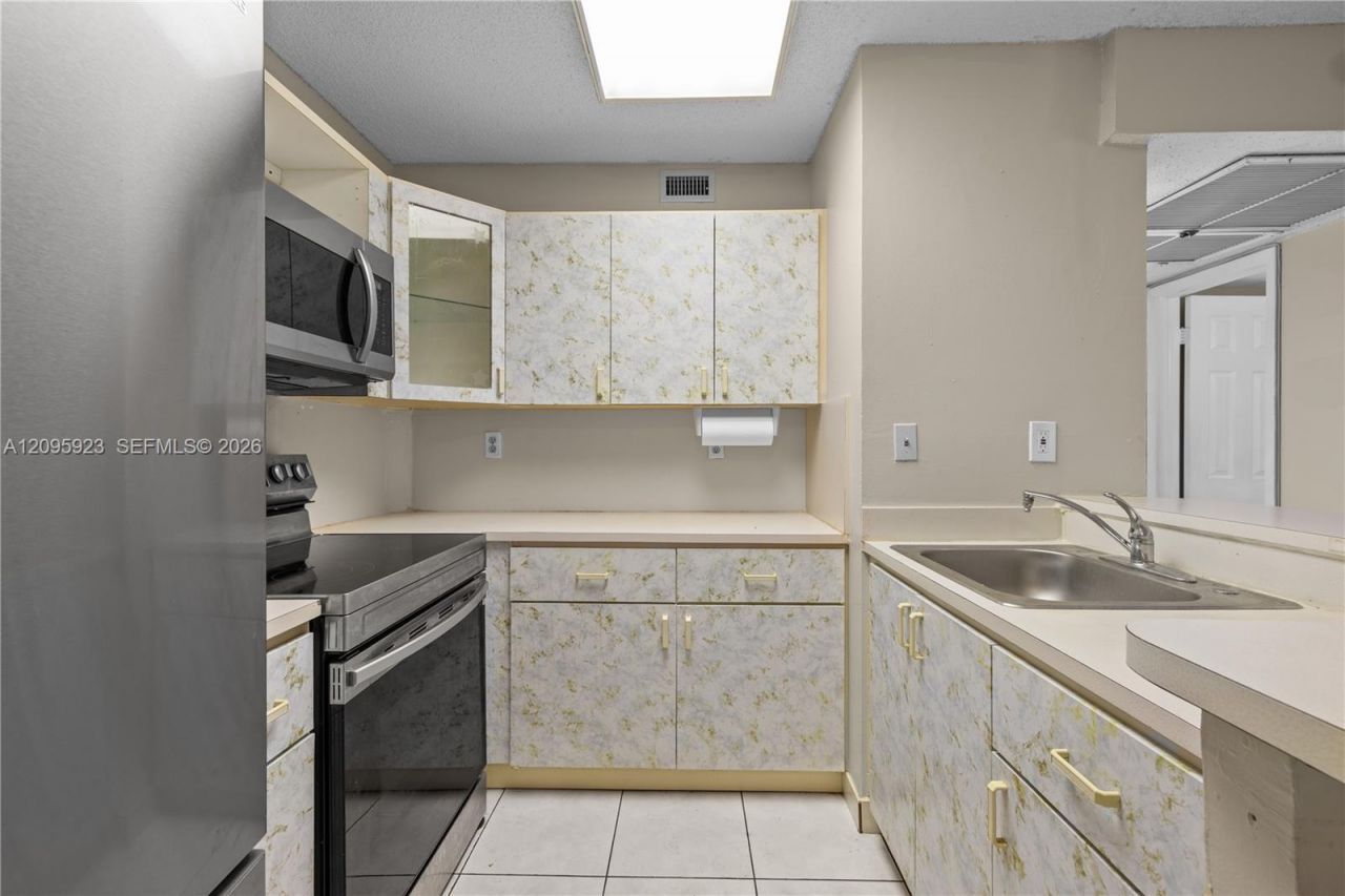 15619 SW 73rd Cir Ter , Unit 10-9, Miami, FL 33193 Photo