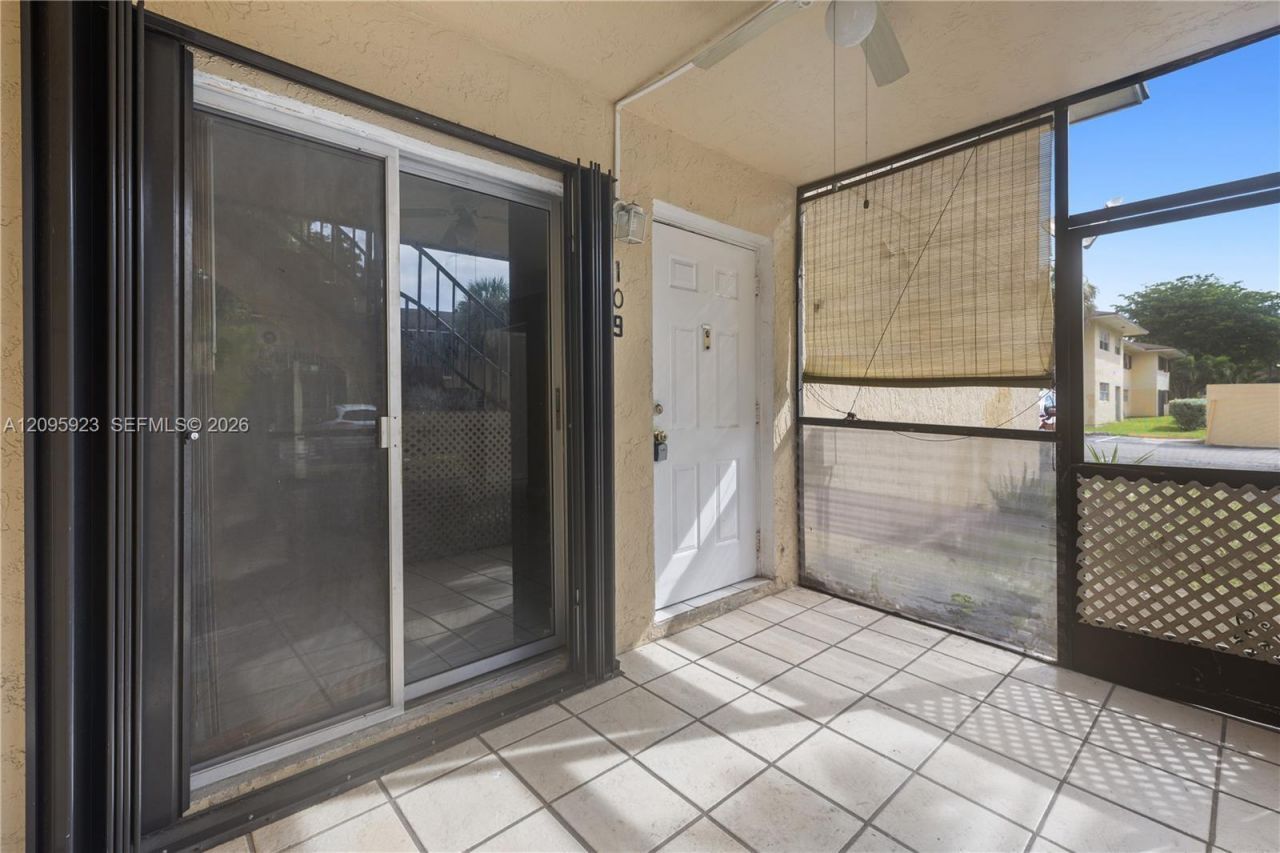 15619 SW 73rd Cir Ter , Unit 10-9, Miami, FL 33193 Photo