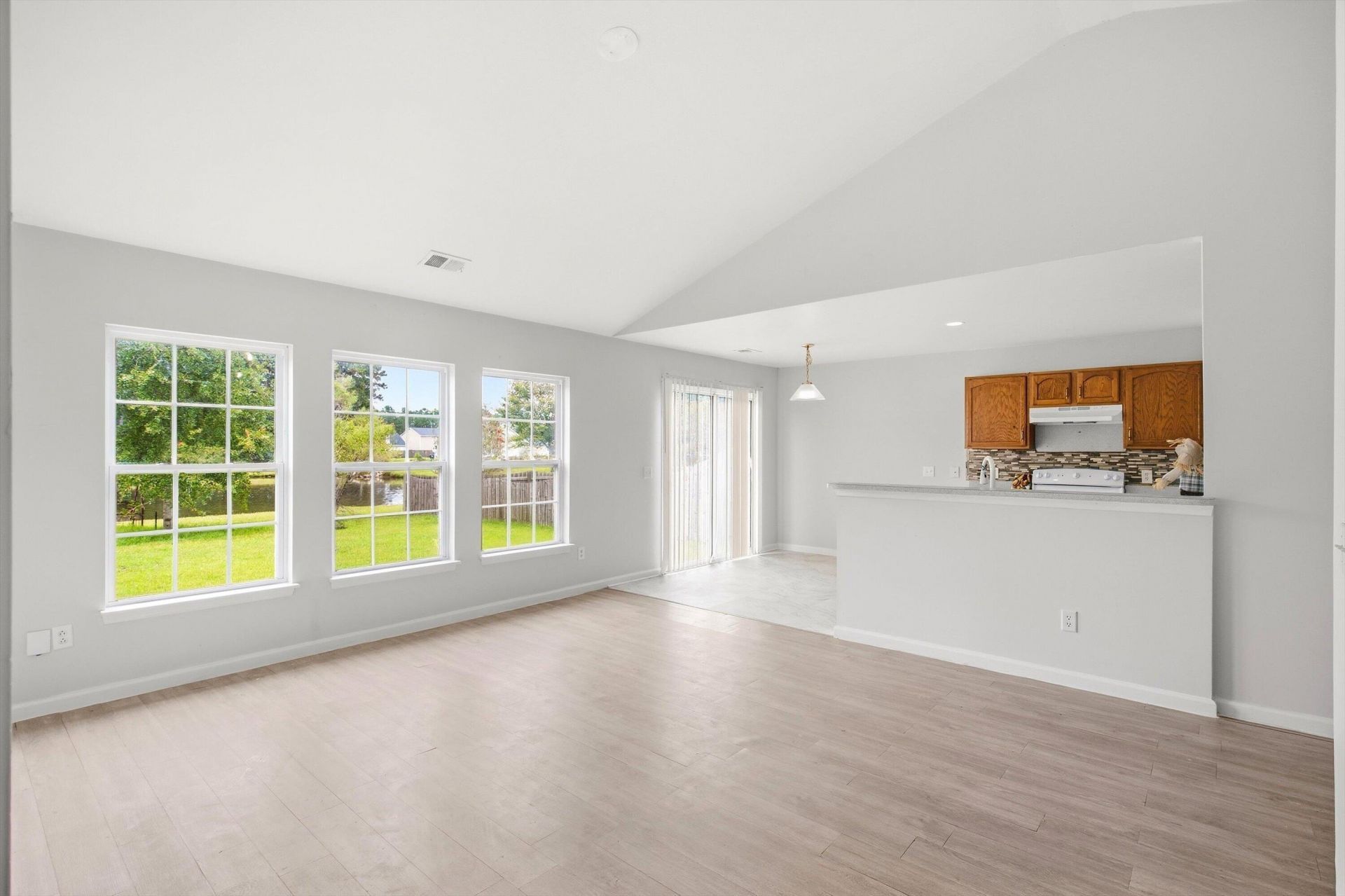 265 Avonshire Drive Photo 10
