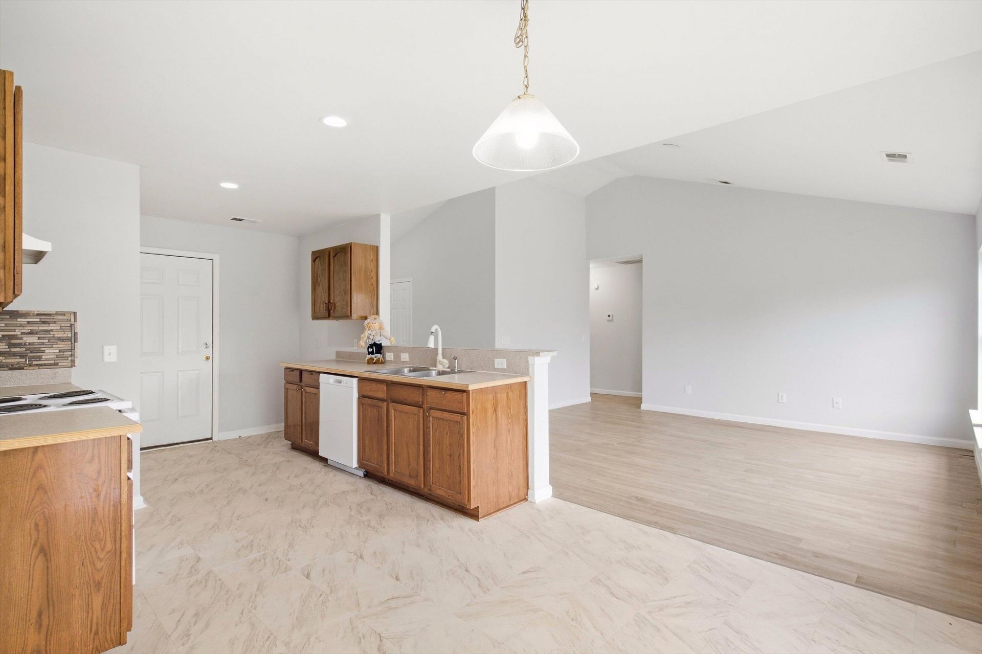 265 Avonshire Drive Photo 11