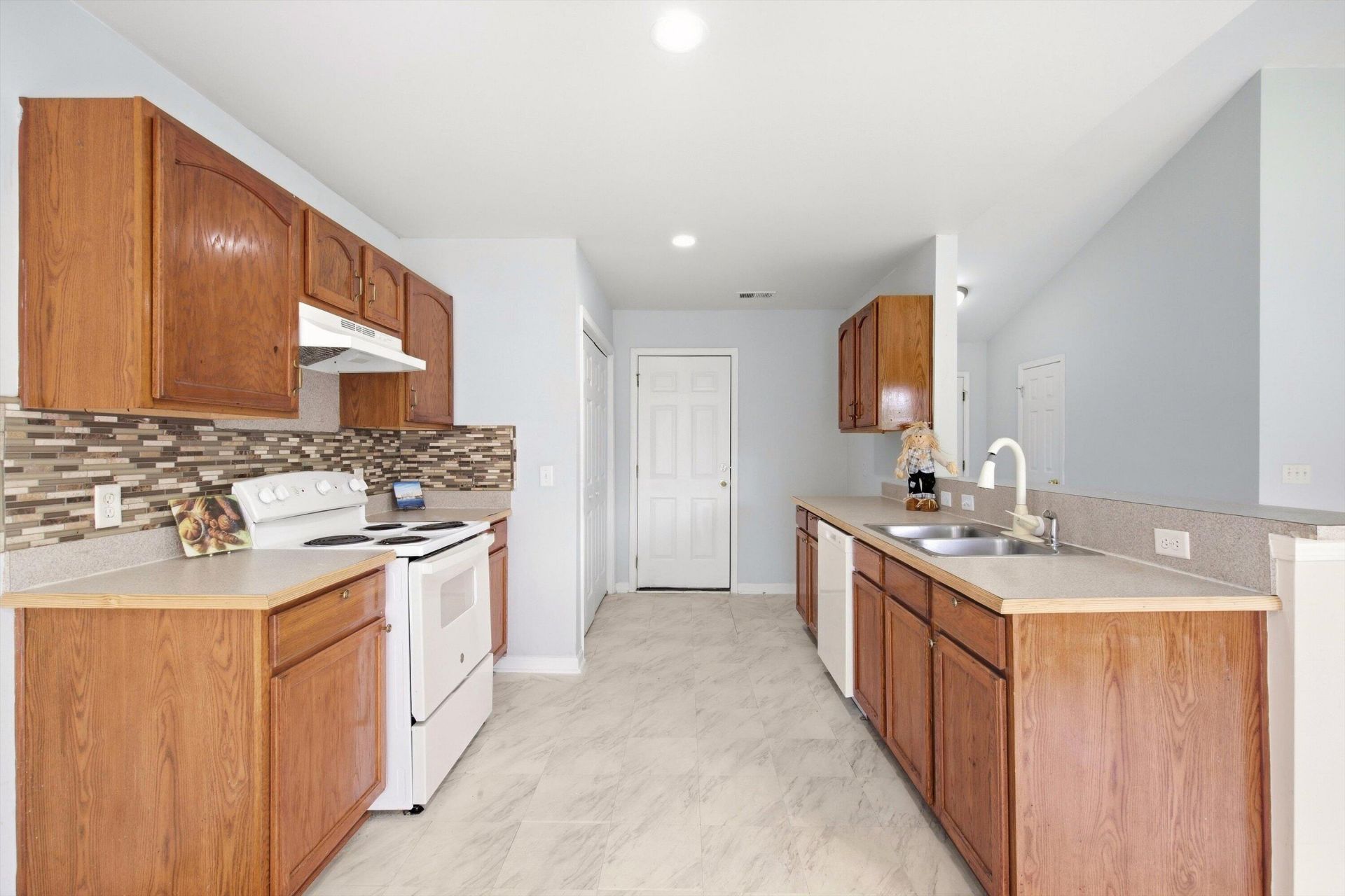 265 Avonshire Drive Photo 13
