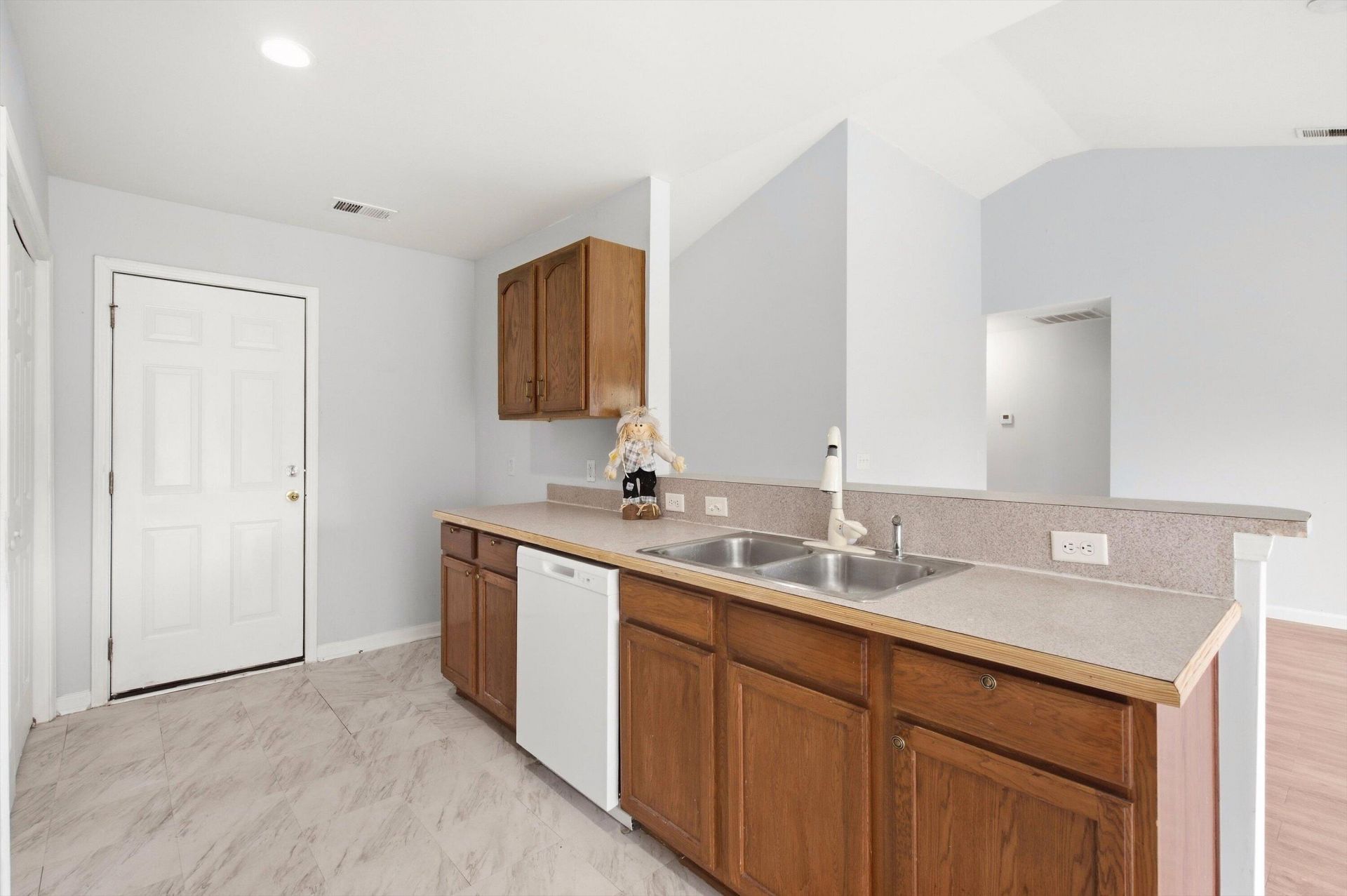 265 Avonshire Drive Photo 14
