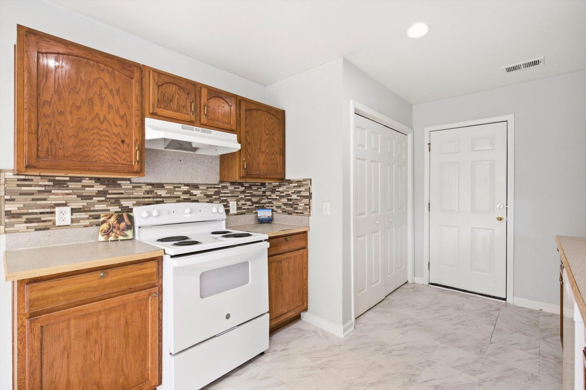 265 Avonshire Drive Photo 15