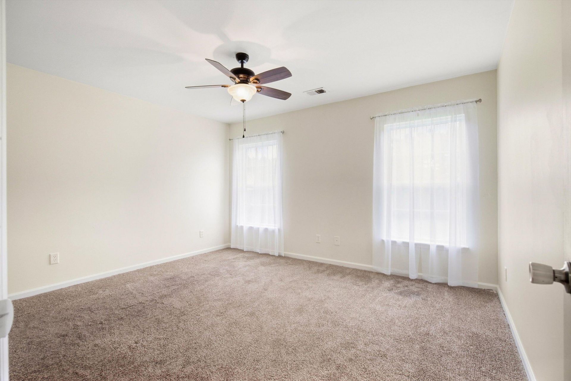 265 Avonshire Drive Photo 16