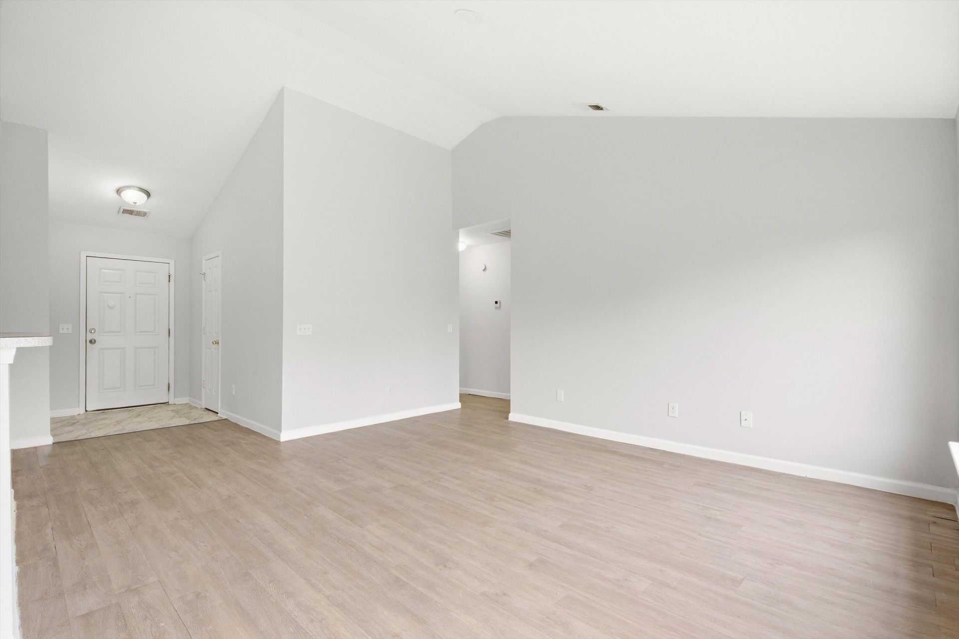 265 Avonshire Drive Photo 6