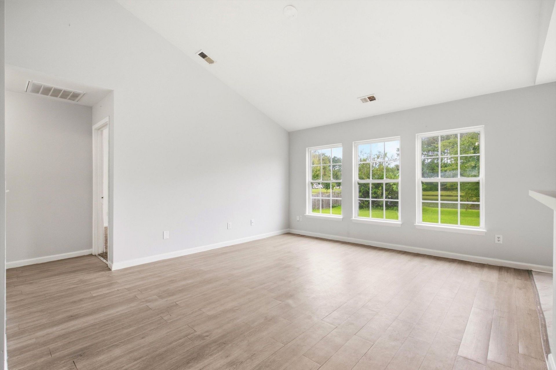265 Avonshire Drive Photo 7