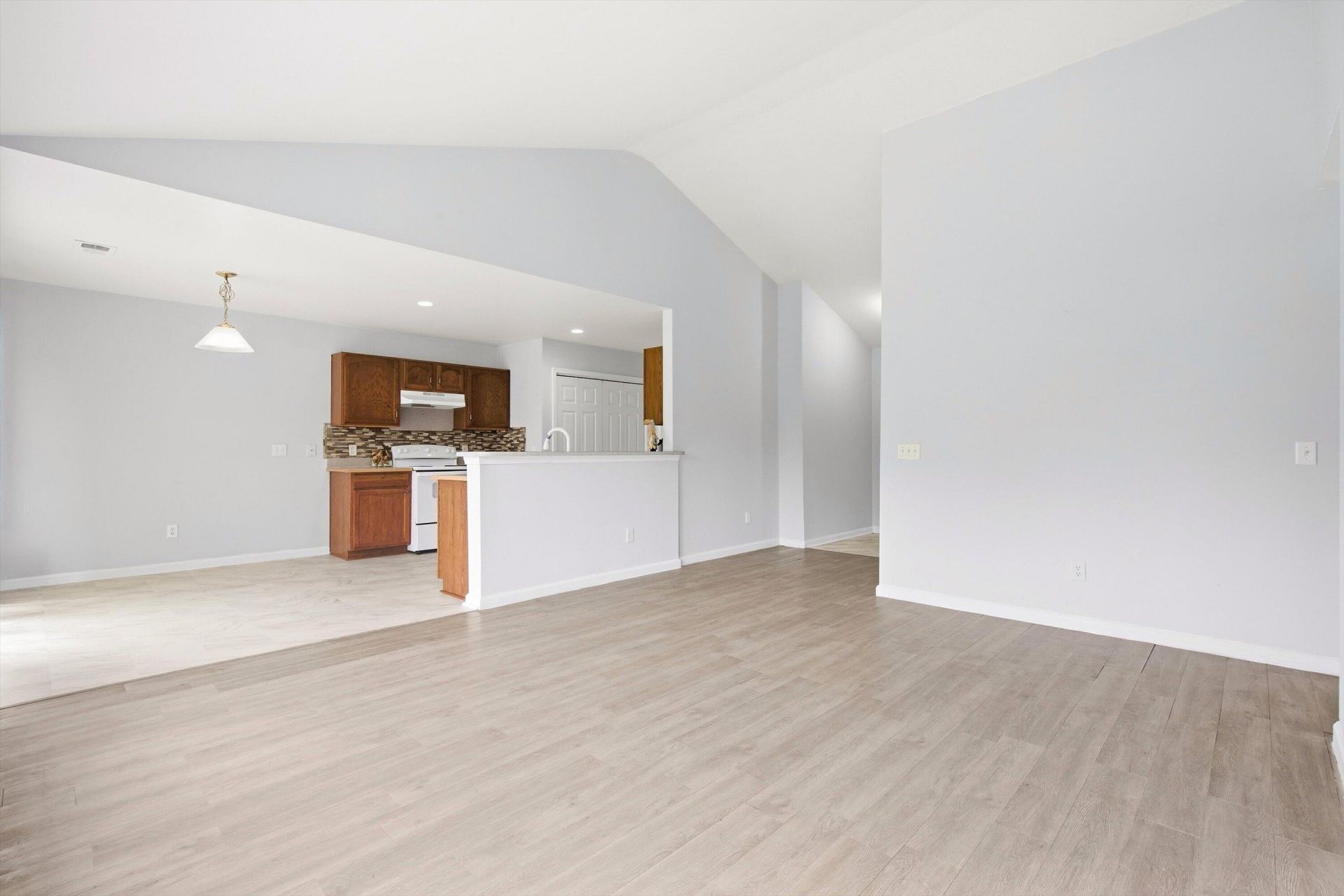 265 Avonshire Drive Photo 8