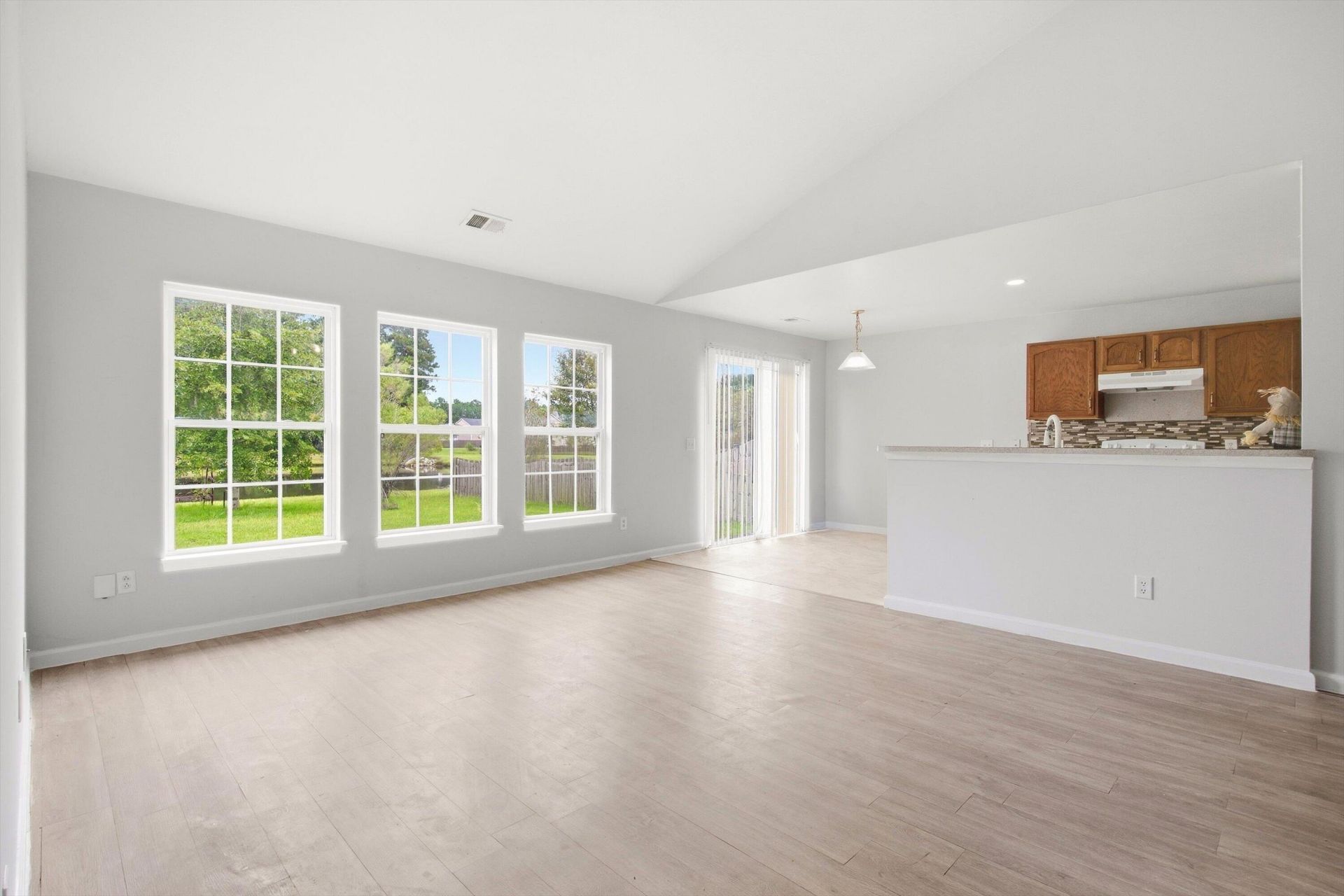 265 Avonshire Drive Photo 9