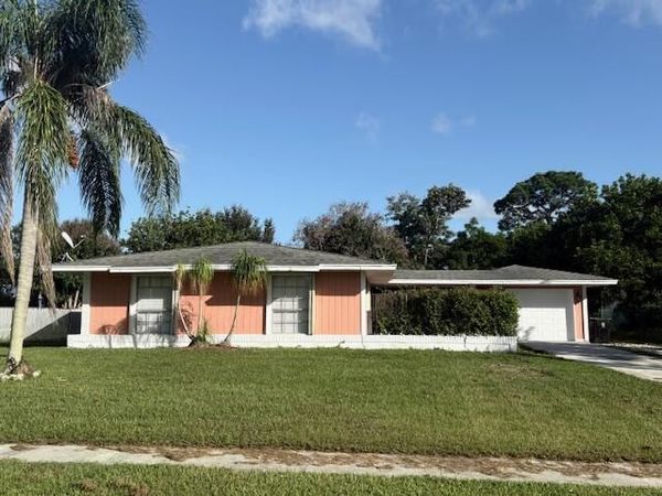 357 NE Camelot Drive, Port St. Lucie, FL 34983