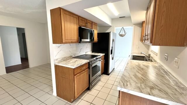 357 NE Camelot Drive, Port Saint Lucie, FL 34983 Photo