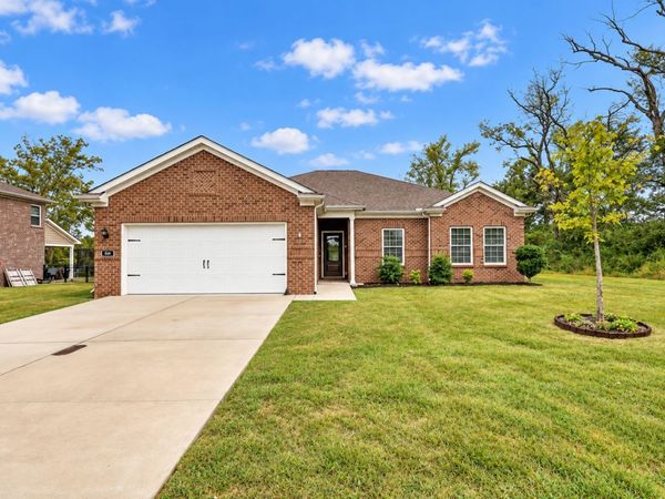 560 Fredericksburg Dr , Gallatin, TN 37066