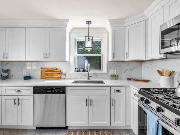 23 Schley St, Springfield, MA 01109