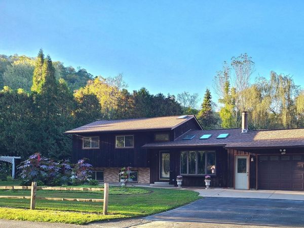 S3561 Chicken Valley Road, Fountain City, WI 54629