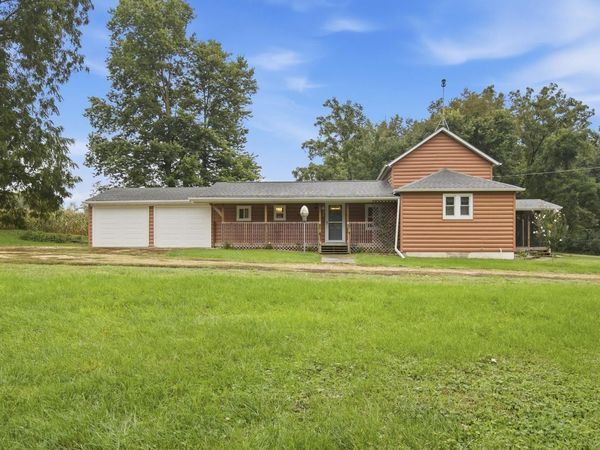 1205 S Browns Mill Road, FREEPORT, IL 61032
