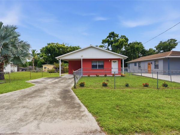 3721 E NORTH BAY STREET , TAMPA, FL 33610