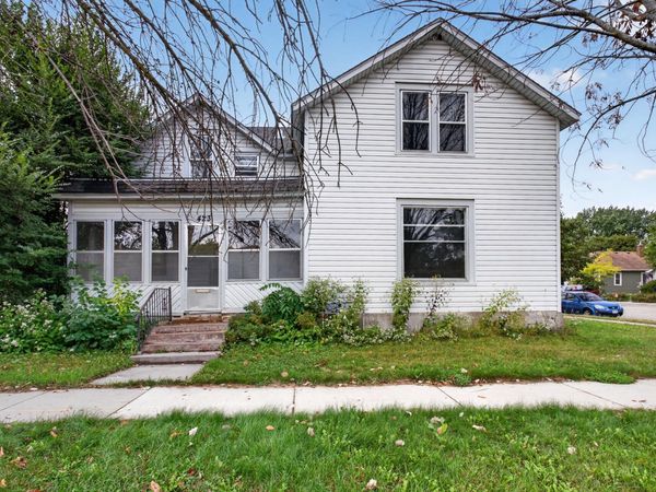 423 N Ash Street, Chaska, MN 55318