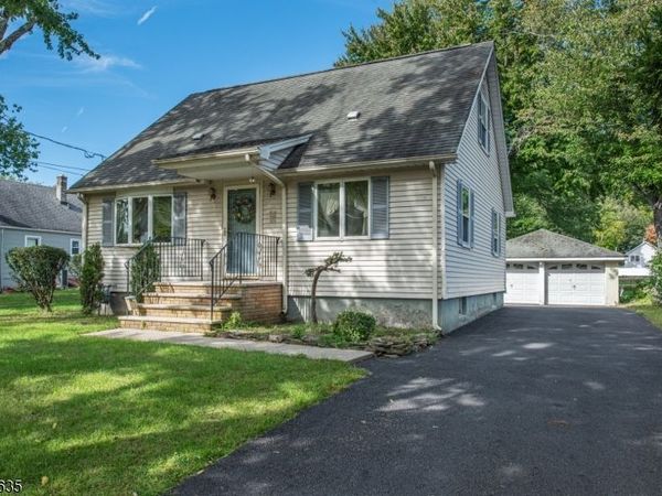 97 Van Dam Ave, Bloomingdale, NJ 07403