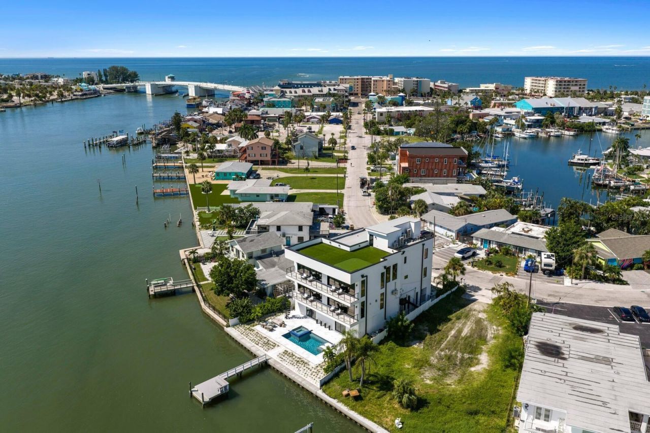 445 129th Avenue E, Madeira Beach, FL 33708 Photo