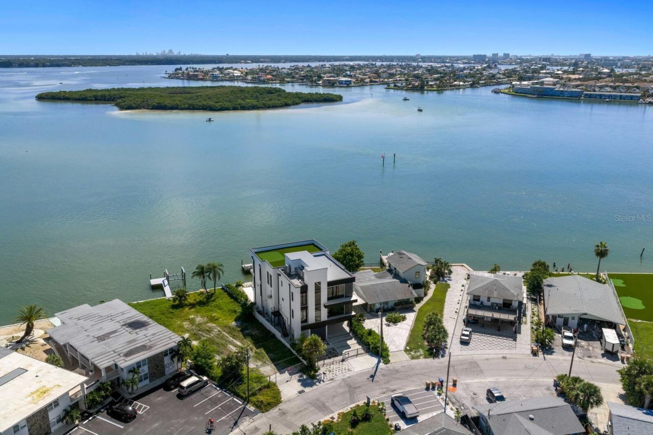 445 129th Avenue E, Madeira Beach, FL 33708 Photo