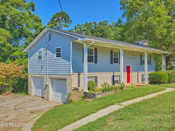 2955 West Hills Drive, Maryville, TN 37803