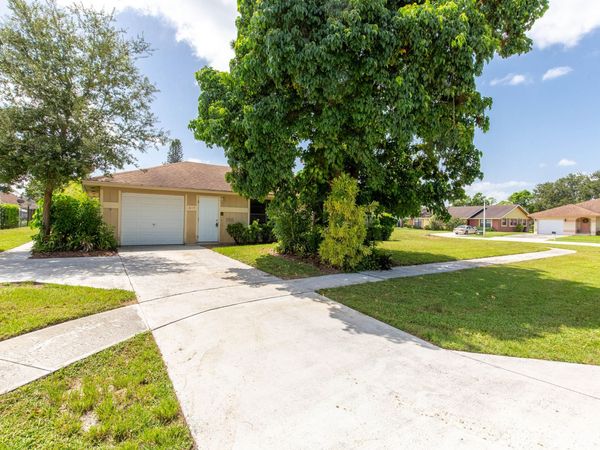 815 Peppertree Court, Wellington, FL 33414