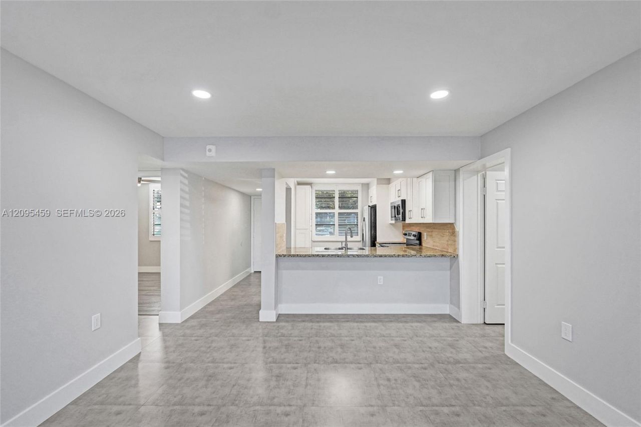 1522 Whitehall Dr , Unit 106, Davie, FL 33324 Photo