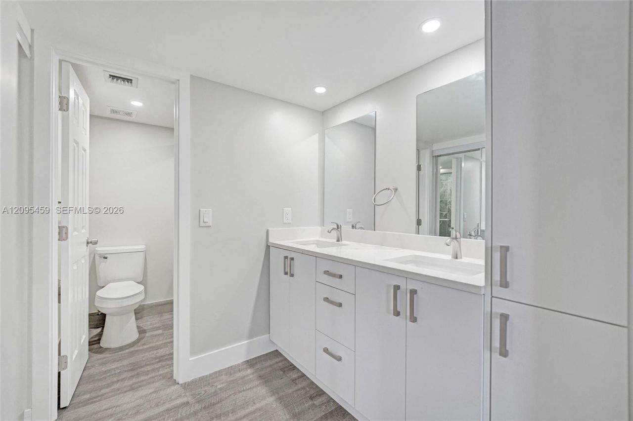 1522 Whitehall Dr , Unit 106, Davie, FL 33324 Photo