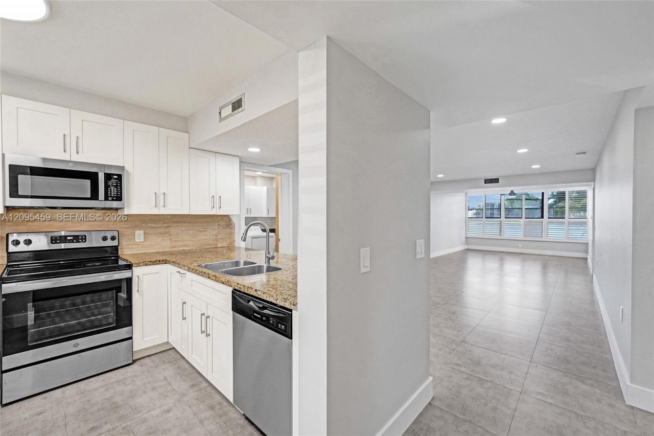 1522 Whitehall Dr , Unit 106, Davie, FL 33324 Photo