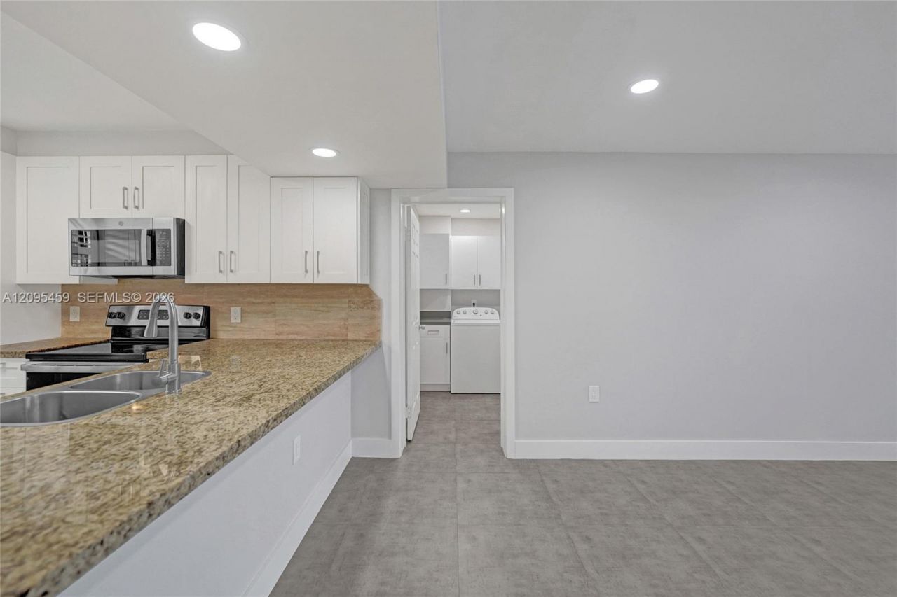 1522 Whitehall Dr , Unit 106, Davie, FL 33324 Photo