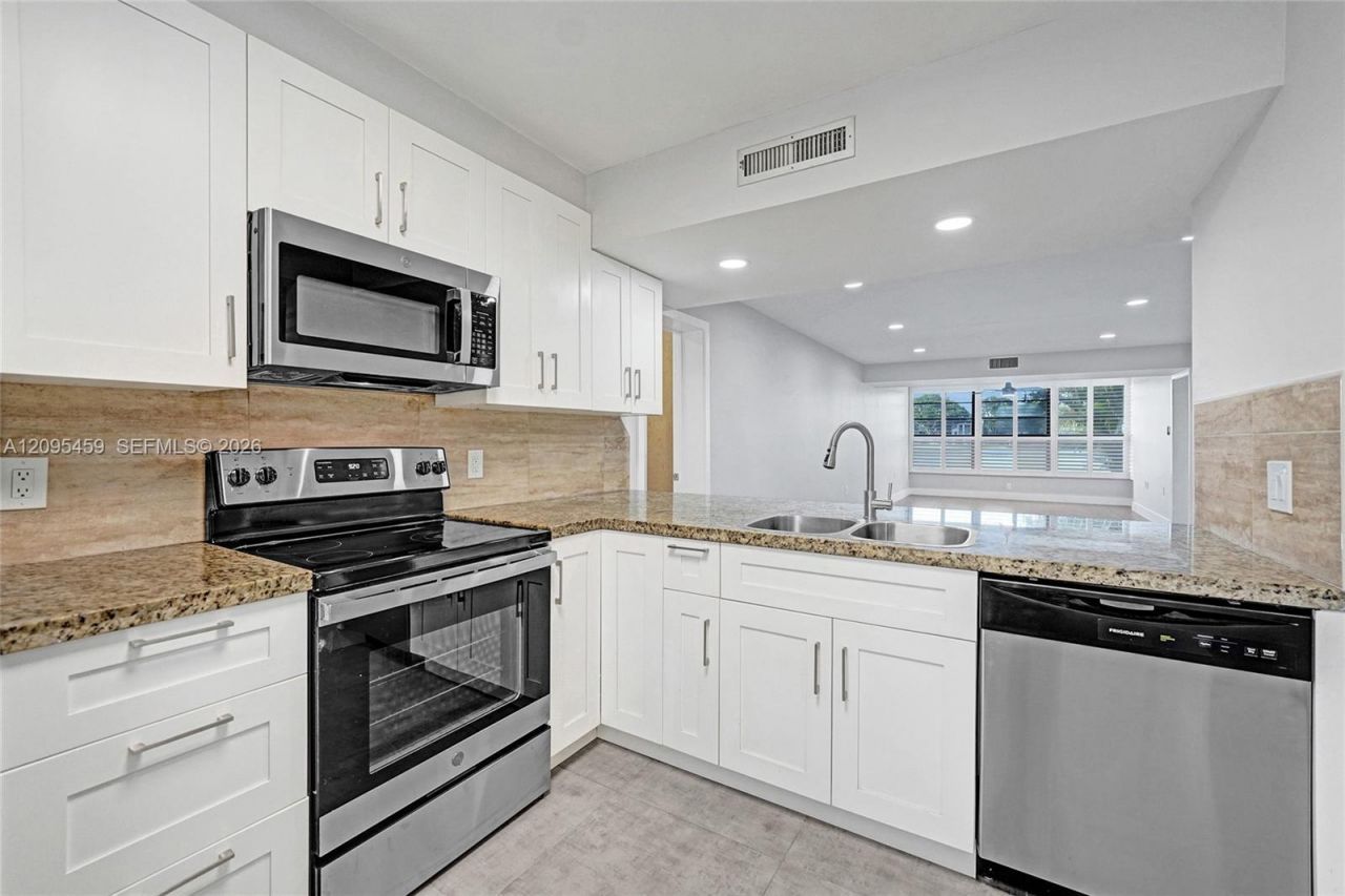 1522 Whitehall Dr , Unit 106, Davie, FL 33324 Photo