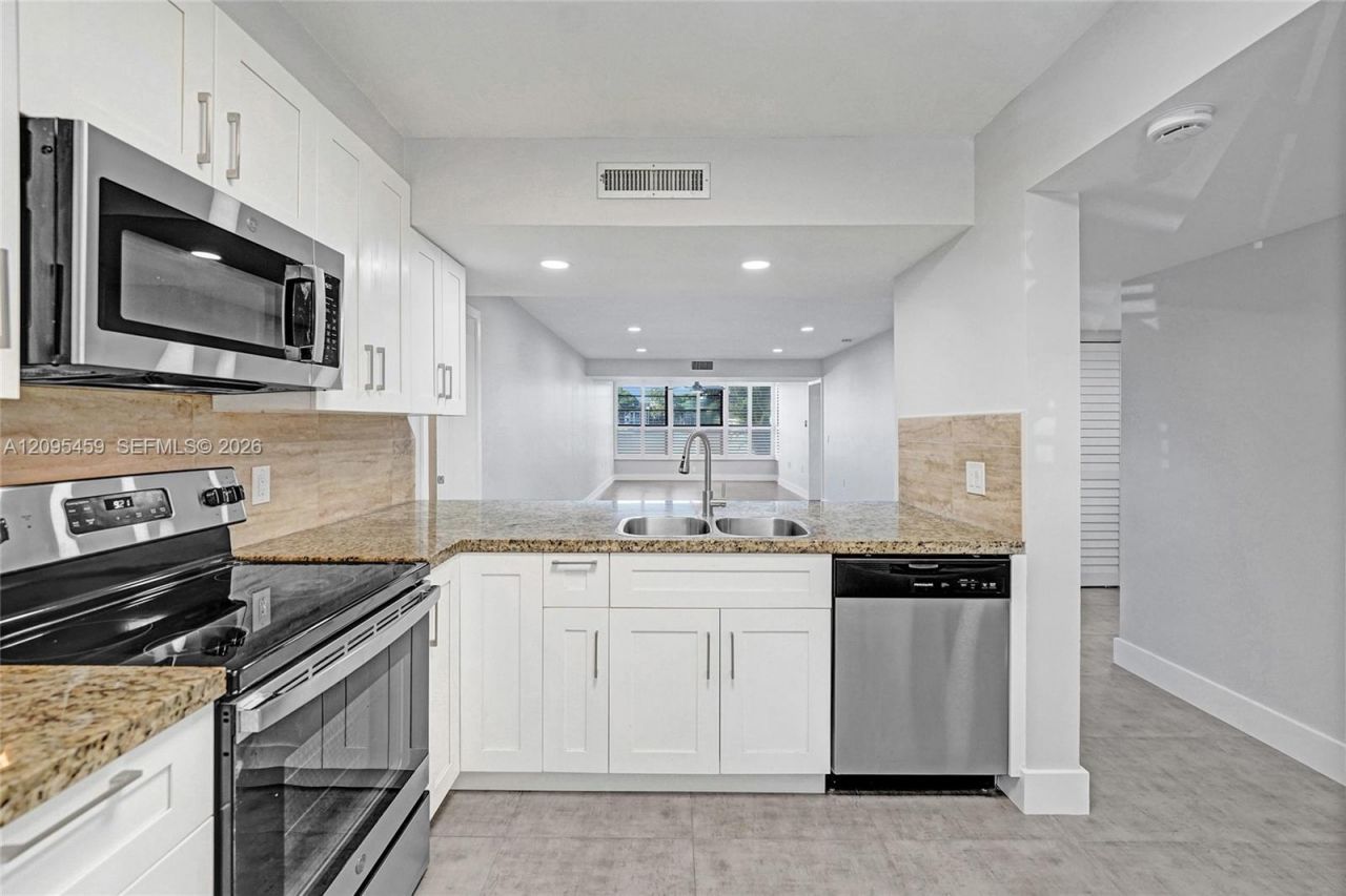 1522 Whitehall Dr , Unit 106, Davie, FL 33324 Photo