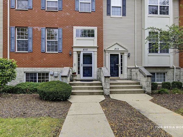 815 Lewisburg Lane, Aurora, IL 60504
